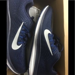 Nike Zoom Winflow 5 Size 9M Navy Pure Platinum